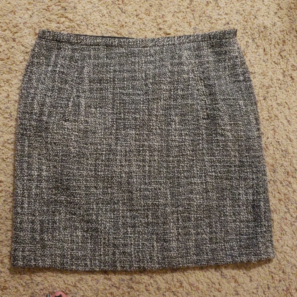 LOFT black/white tweed skirt